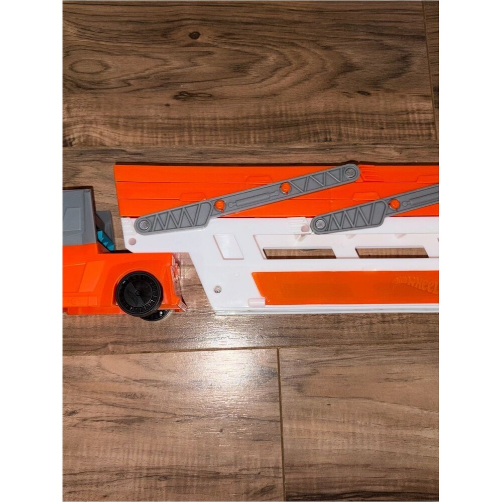 Hot Wheels Mega Hauler